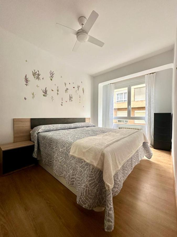 La Isla De Perez Galdos Apartment Logrono Luaran gambar